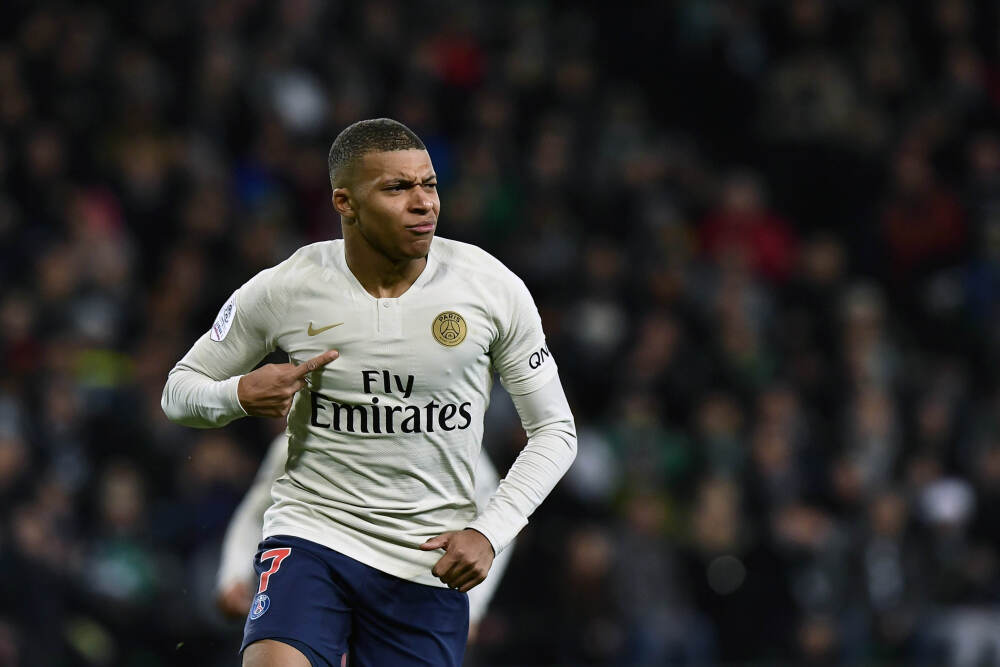 存储爆发，千亿龙头净利狂飙近20倍